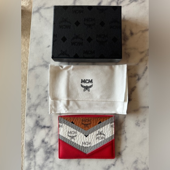 MCM monogrammed Card Holder with BOX And dusty.  Giftable - Picture 3 of 7